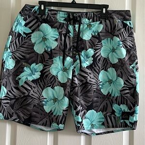 Men’s boardshorts
